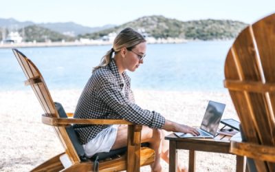 Télétravail depuis le lieu de vacances : possible ?